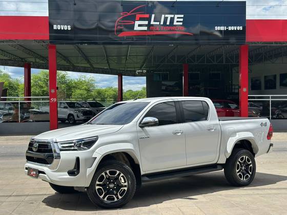 TOYOTA HILUX 2.8 D-4D TURBO DIESEL CD SRX 4X4 AUTOMÁTICO